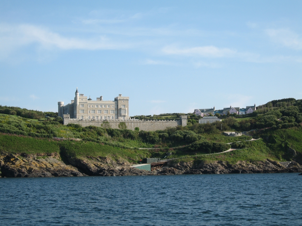brecqhou barclay brothers castle