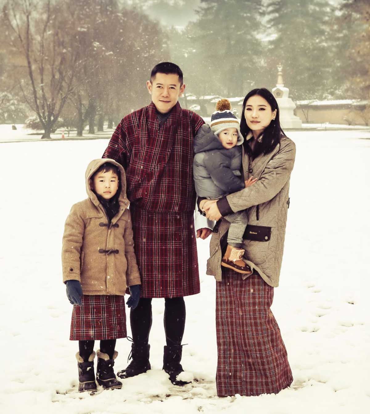 photo famille royale bhoutan 2022 neige